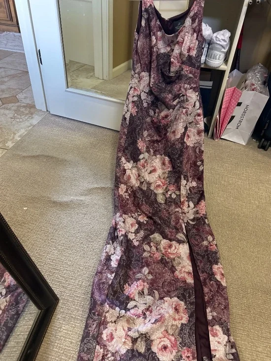 Beautiful party wear long dress - Picture 7 of 7